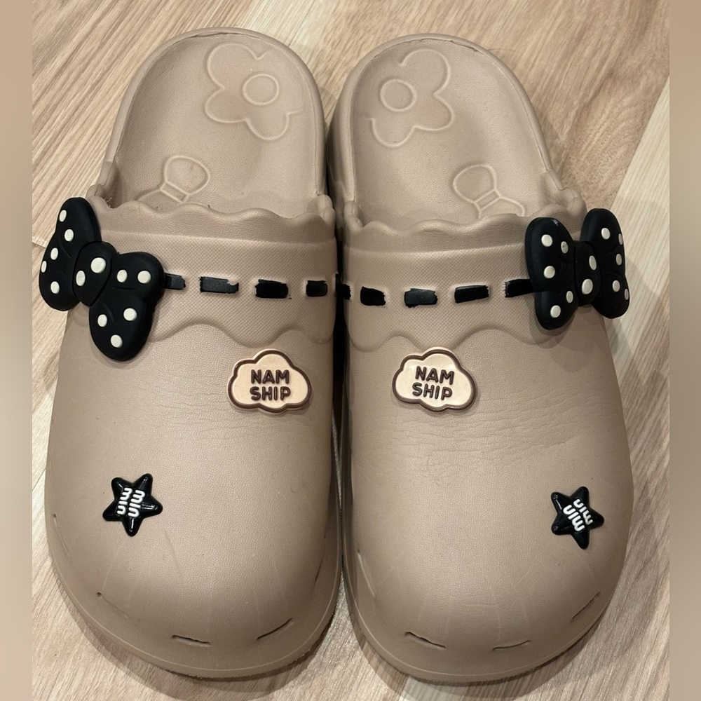 Women’s Beige Chunky Slip-On Shoes with Bow Accents Size 39/8-8.5